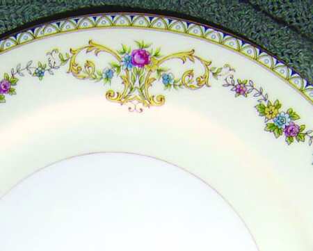 N1685 Dinner Plate