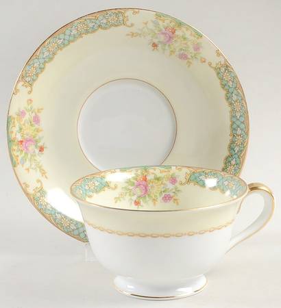 N1724 Footed Cup & Saucer Set