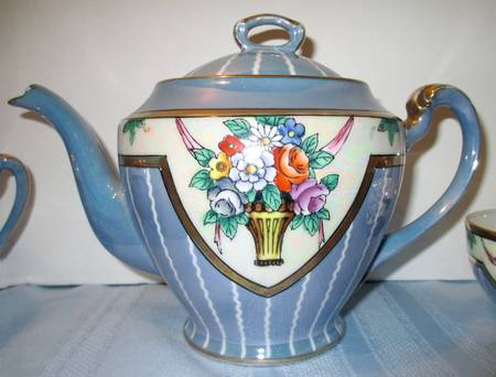 N1739 Teapot & Lid