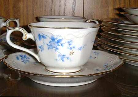 N1759 Footed Cup & Saucer Set