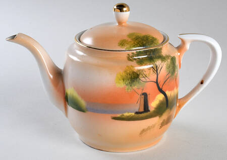 N1763 Small Teapot & Lid