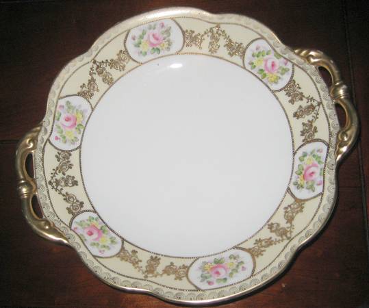 N1764 Handled Cake Plate