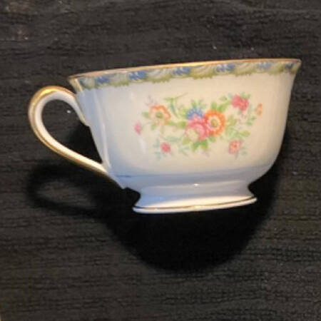N1772 Footed Cup