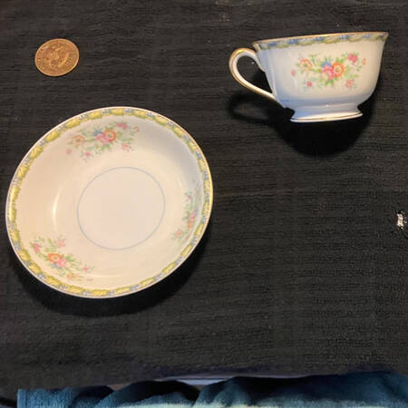 N1772 Footed Cup & Saucer Set