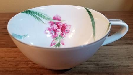 Karen (Gray Trim) Flat Cup