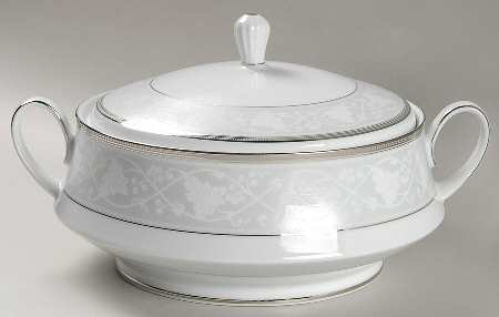 Clarenton Round Covered Vegetable