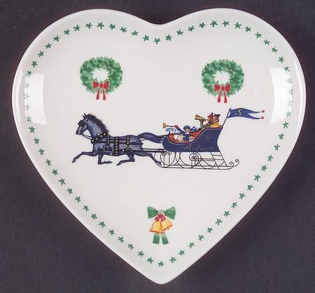 Americana Christmas Heart Shaped Dish