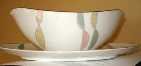 226 Gravy Boat with Attached Underplate