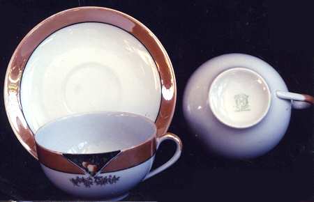 N1821 Flat Cup & Saucer Set