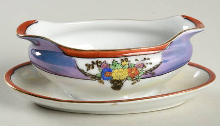 N1822 Toy Gravy with Attached Underplate