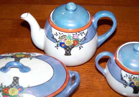 N1822 Toy Teapot & Lid
