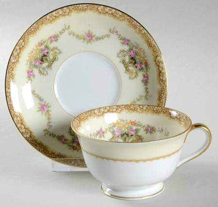 N1848 Footed Cup & Saucer Set