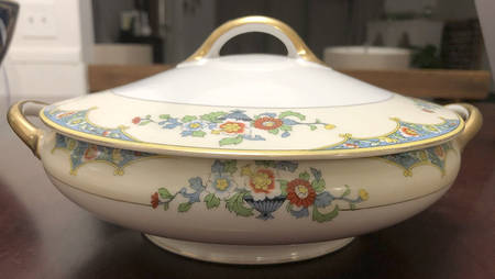 N1849 Round Covered Vegetable