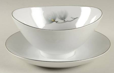 Ma tsu Gravy Boat with Attached Underplate