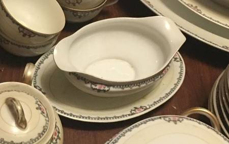 N1877 Round Covered Butter