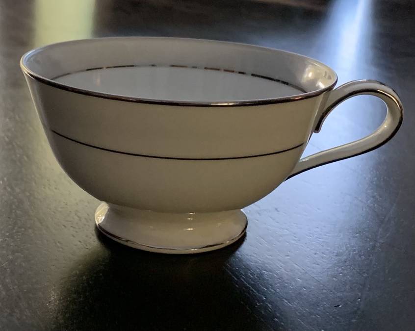 N1878 Footed Cup
