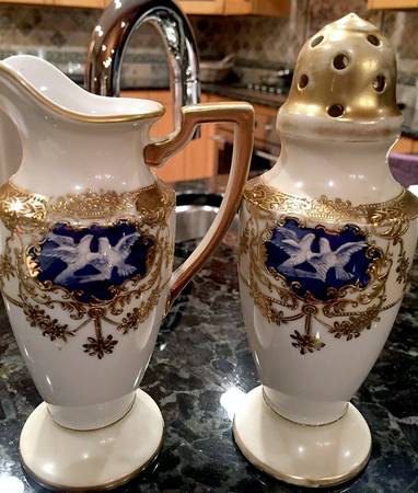 N1888 Berry Creamer