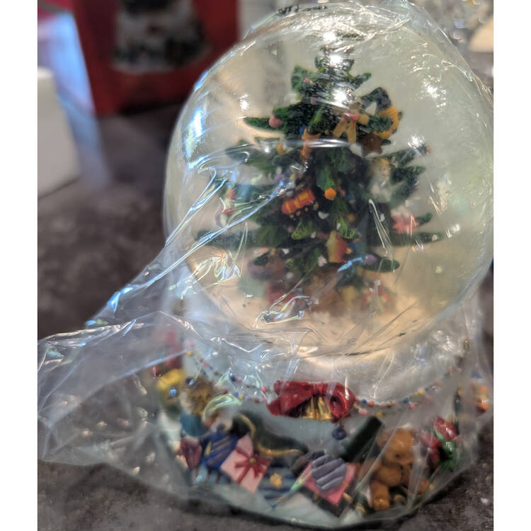 Holiday Tree Snow Globe