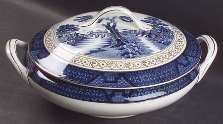 Blue Willow Round Covered Vegetable