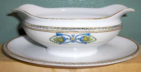 N1932 Gravy Boat with Attached Underplate