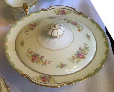 N1957 Round Covered Vegetable