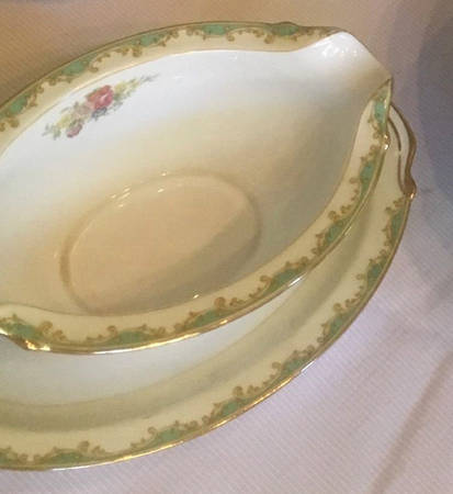 N1957 Gravy Boat with Attached Underplate