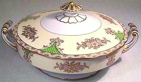 Kenwood (Green, Scalloped) Round Covered Vegetable
