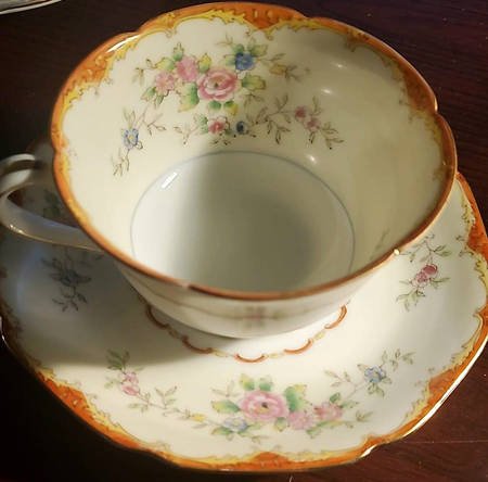 N2015 Footed Cup & Saucer Set
