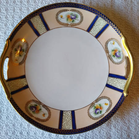 N2022 Handled Cake Plate