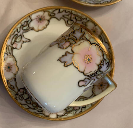 N2033 Chocolate Cup & Saucer Set