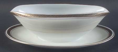 N2039 Gravy Boat with Attached Underplate