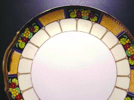 N2052 Handled Cake Plate