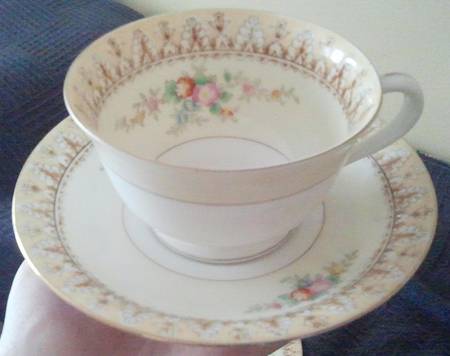 N2058 Footed Cup & Saucer Set