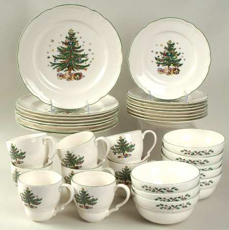 Holiday Greetings 32 Piece Set