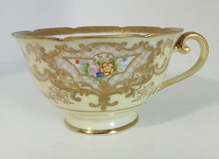 N2110 Footed Cup