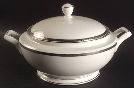 Cascade Platinum Round Covered Vegetable