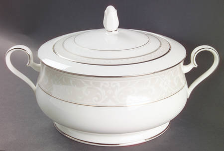 Montvale Platinum Round Covered Vegetable