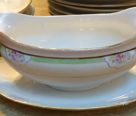 N2145 Gravy Boat with Attached Underplate