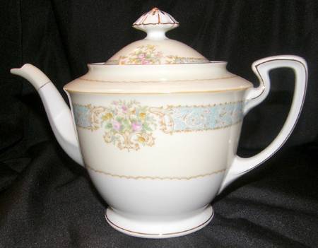 N2157 Teapot & Lid