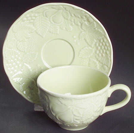 Woodbury Meadow Green Flat Cup & Saucer Set