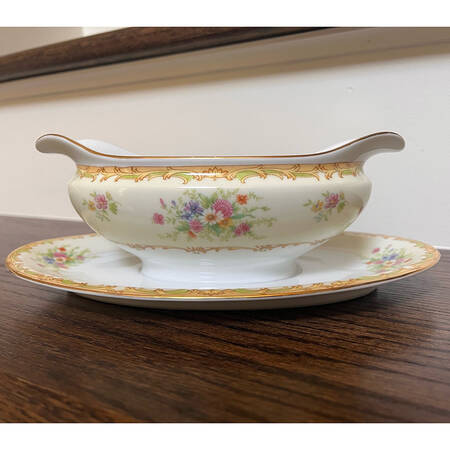 N2173 Gravy Boat with Attached Underplate
