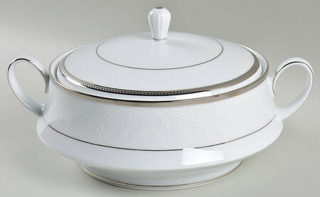 Regina Platinum Round Covered Vegetable