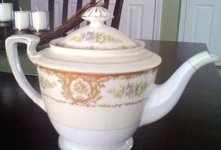 N2194 Teapot & Lid