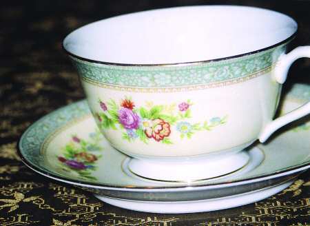 N2232 Footed Cup & Saucer Set