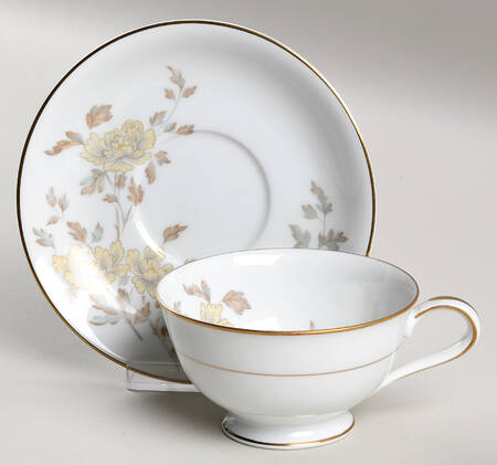 562 Footed Cup & Saucer Set