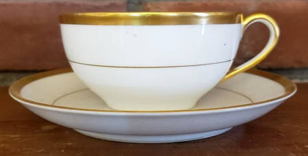 N2262 Flat Cup & Saucer Set