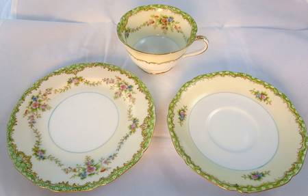 N2264 Footed Cup & Saucer Set