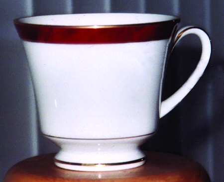 M008 Footed Cup