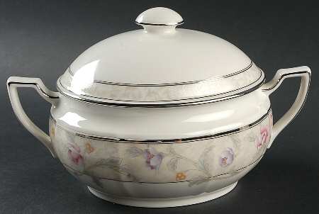Avery Platinum Oval Covered Vegetable