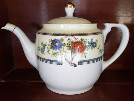 N2295 Teapot & Lid